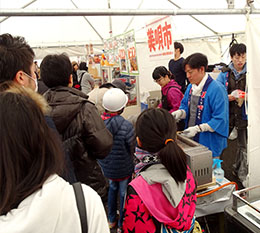 写真：北海道のうまいもんが大集合！　美唄市名物「美唄焼き鳥」も大人気