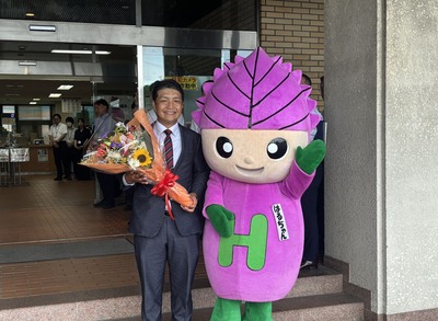 鈴木町長初登庁
