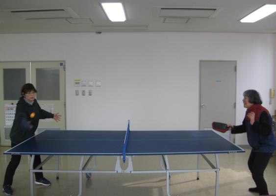 スリッパ卓球風景